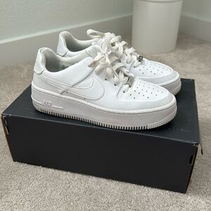 Women’s Air Force 1 platform in white